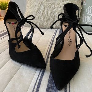 •Penny Loves Kenny• Black Pointy Toed Lace Up Heel